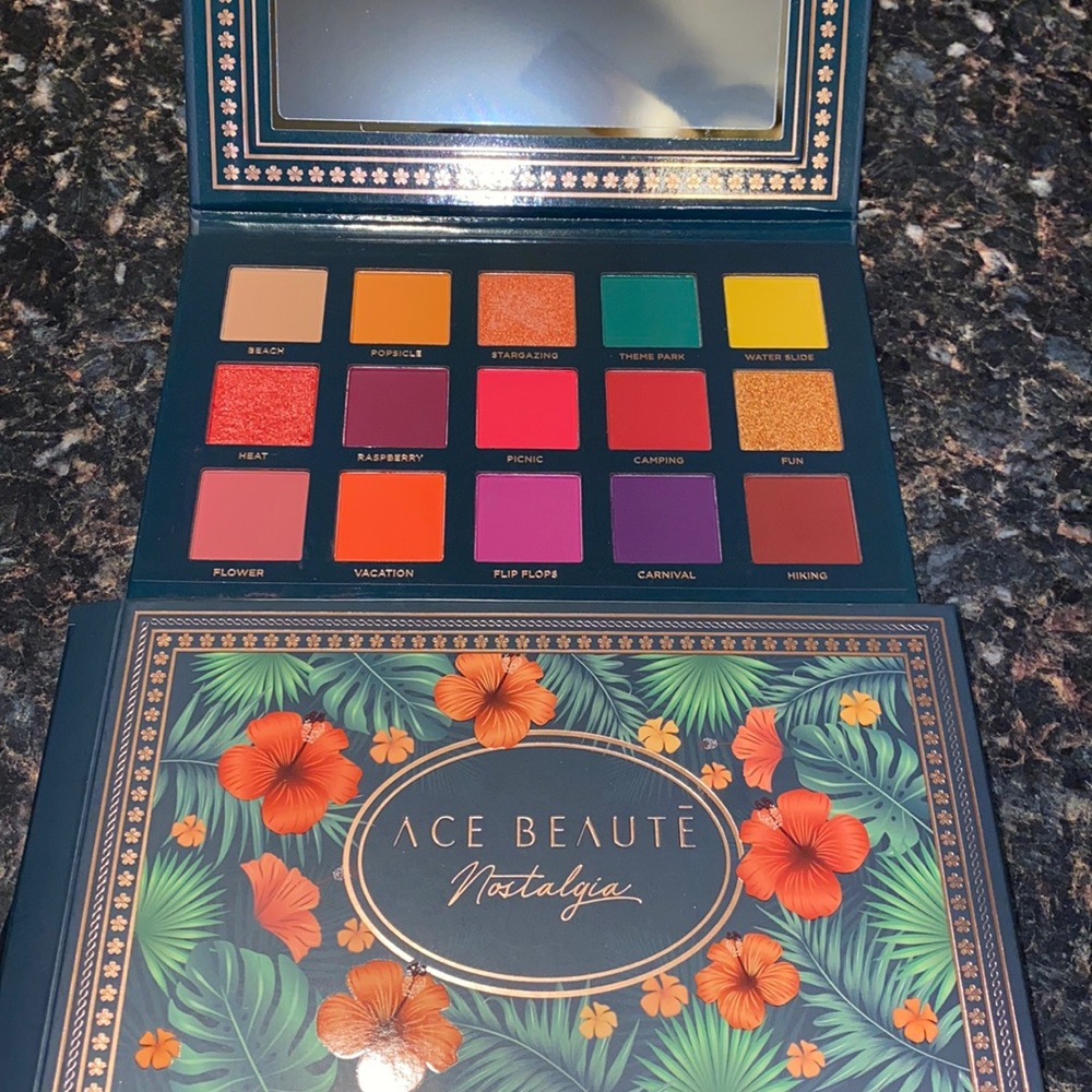 Ace Beaute Nostalgia Eye Pallet BNIB